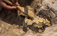 Young-volunteers-discover-hundreds-of-ancient-gold-coins-in-Israel-Bright-side